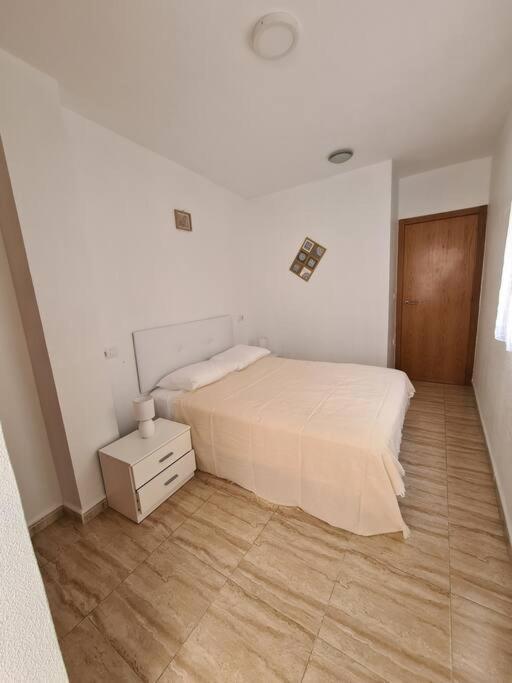Beautiful Apartment With Patio 또레비에하 외부 사진