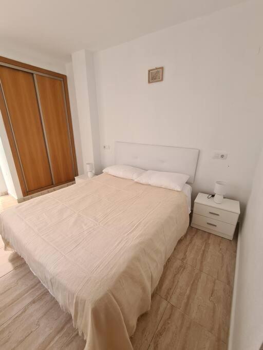 Beautiful Apartment With Patio 또레비에하 외부 사진