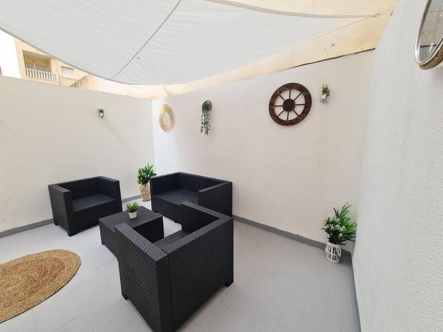 Beautiful Apartment With Patio 또레비에하 외부 사진