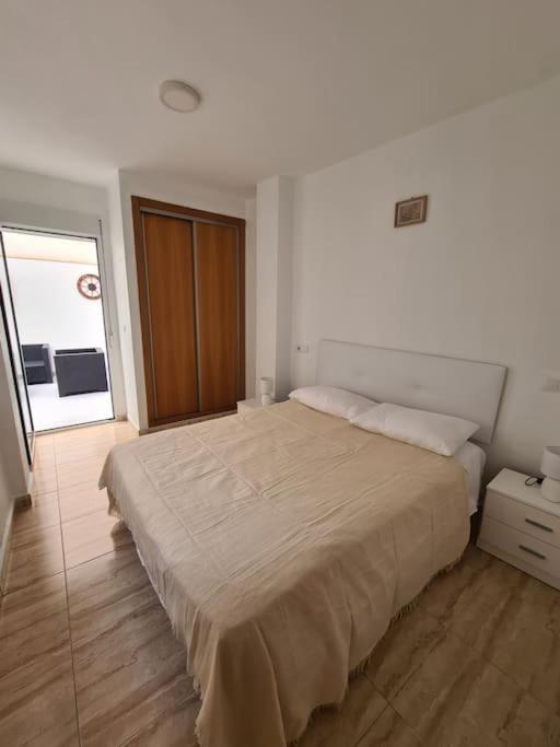 Beautiful Apartment With Patio 또레비에하 외부 사진