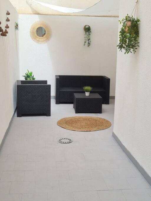 Beautiful Apartment With Patio 또레비에하 외부 사진