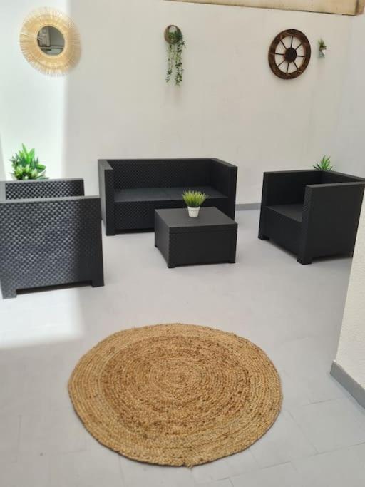 Beautiful Apartment With Patio 또레비에하 외부 사진