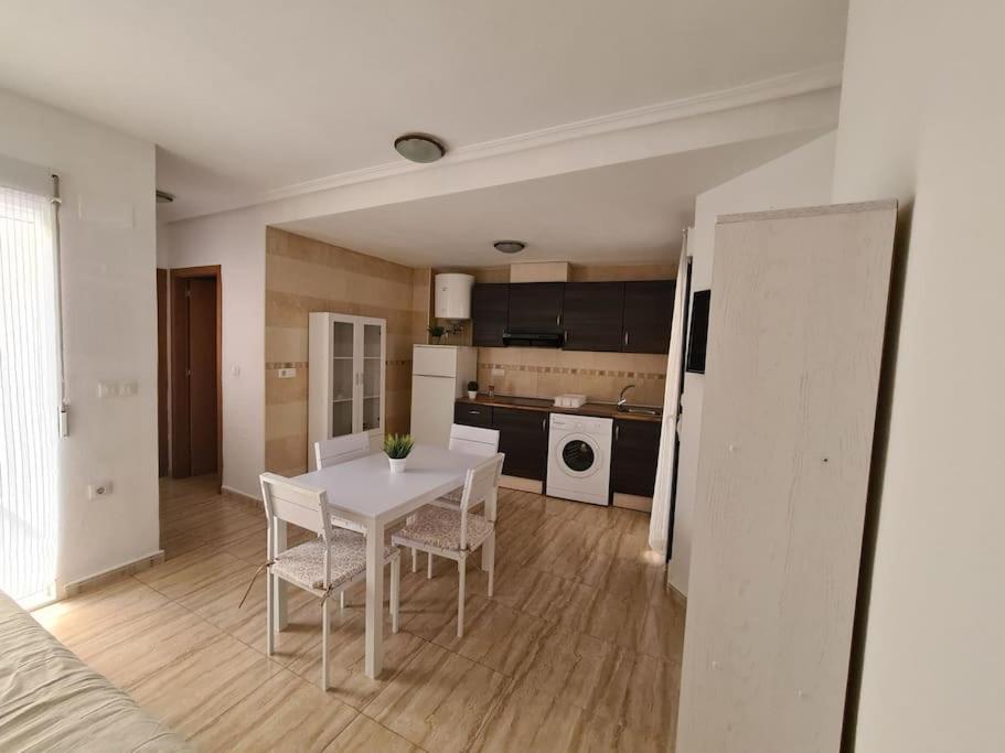 Beautiful Apartment With Patio 또레비에하 외부 사진