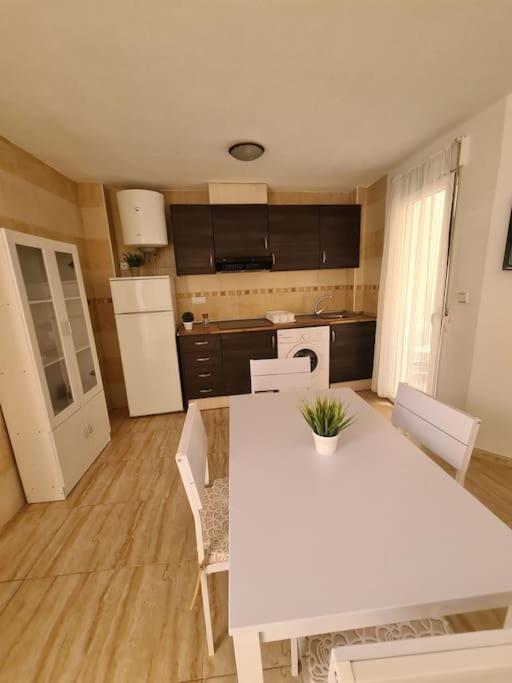 Beautiful Apartment With Patio 또레비에하 외부 사진
