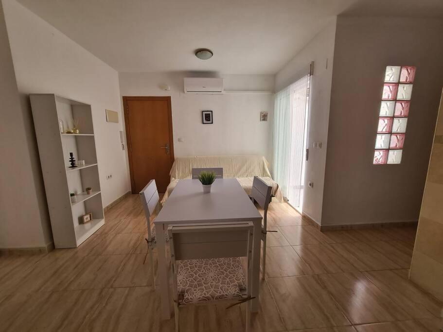 Beautiful Apartment With Patio 또레비에하 외부 사진