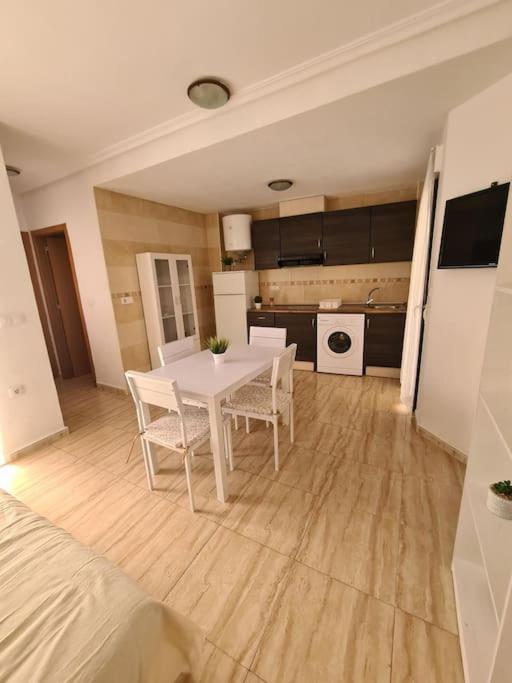 Beautiful Apartment With Patio 또레비에하 외부 사진